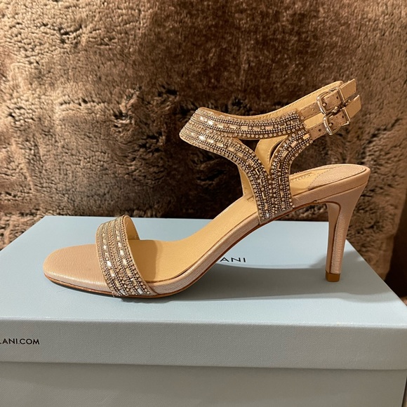 Never worn, ordered and didn’t need. Very pretty and perfect for holidays! - Picture 3 of 11